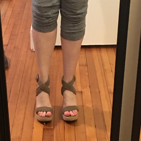 Steve Madden size 10 green espadrilles - Picture 6 of 8